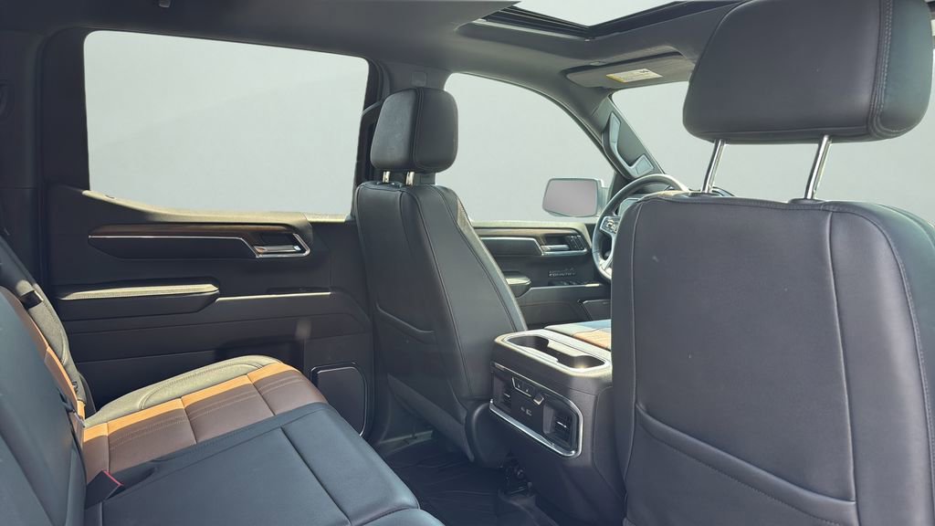 Used 2024 Chevrolet Silverado 1500 High Country w/ High Country Premium Package AWD/4WD image 17