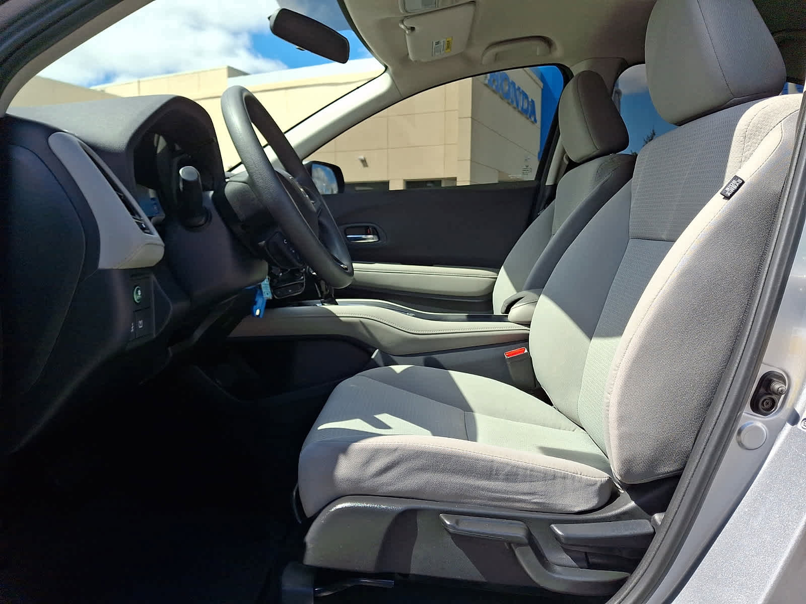 Used 2022 Honda HR-V LX image 17