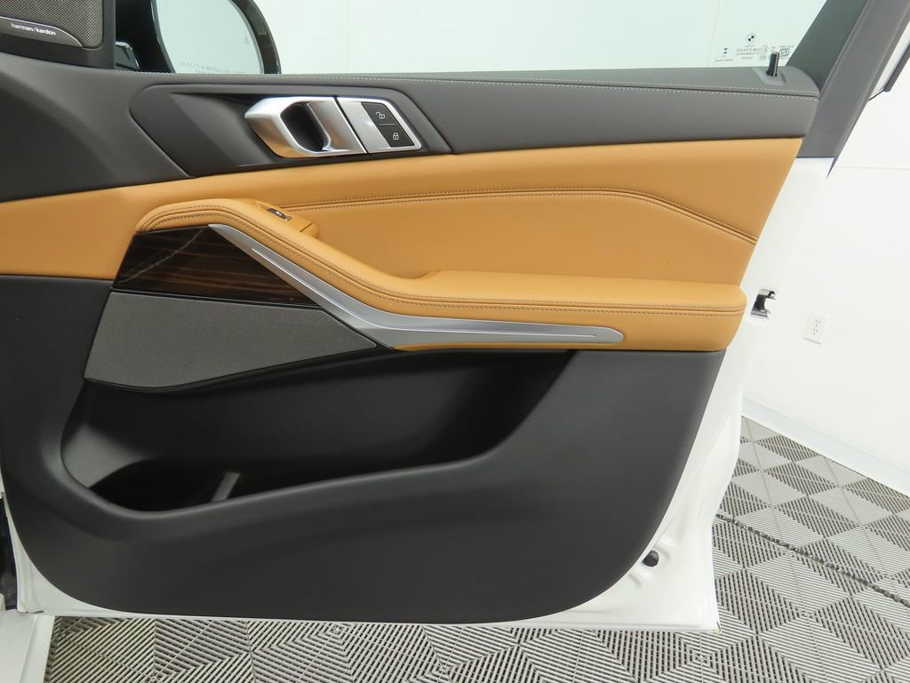 New 2026 BMW X5 xDrive40i w/ M Sport Package image 25