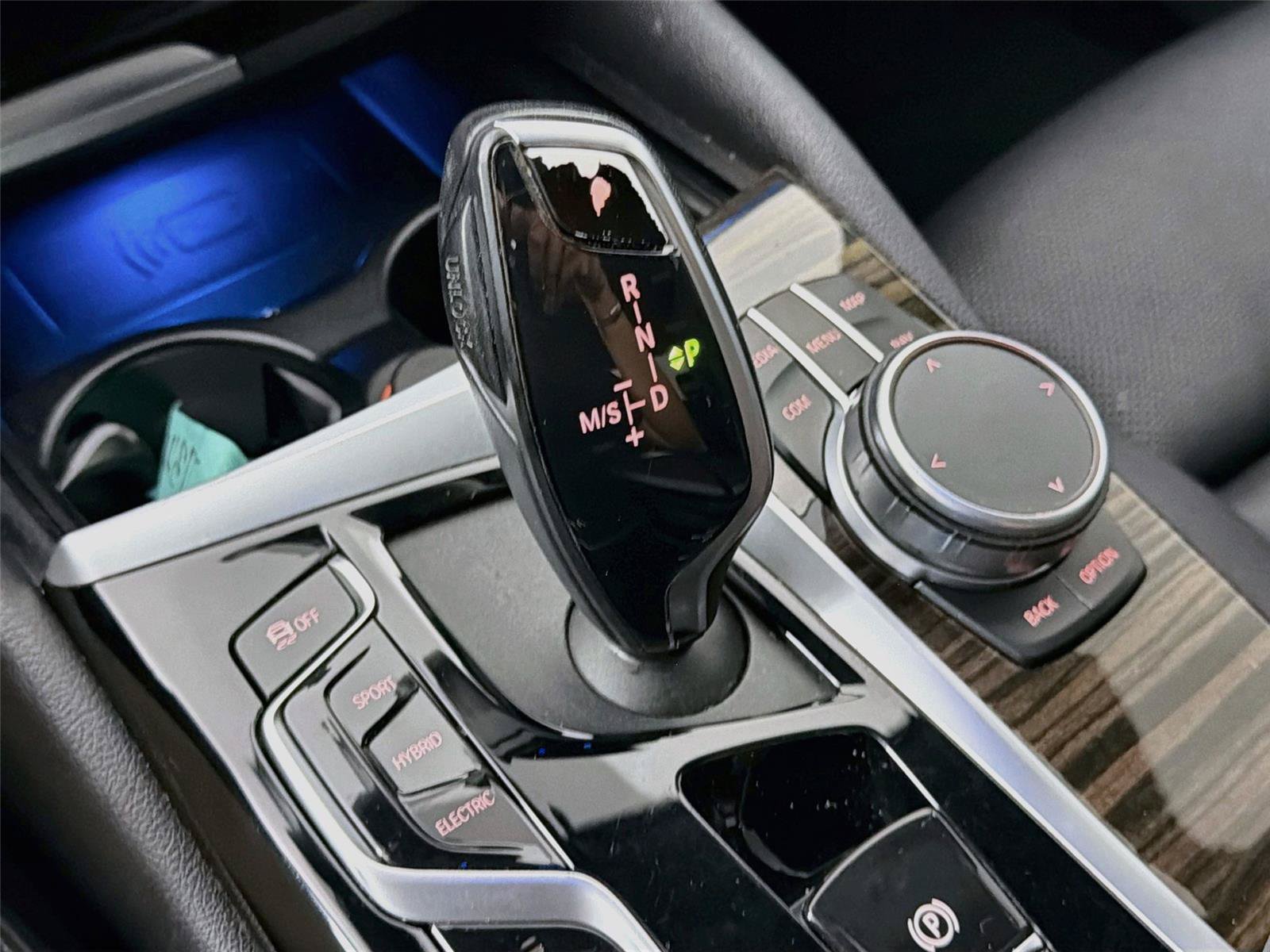 Used 2021 BMW 530e w/ Convenience Package RWD image 17