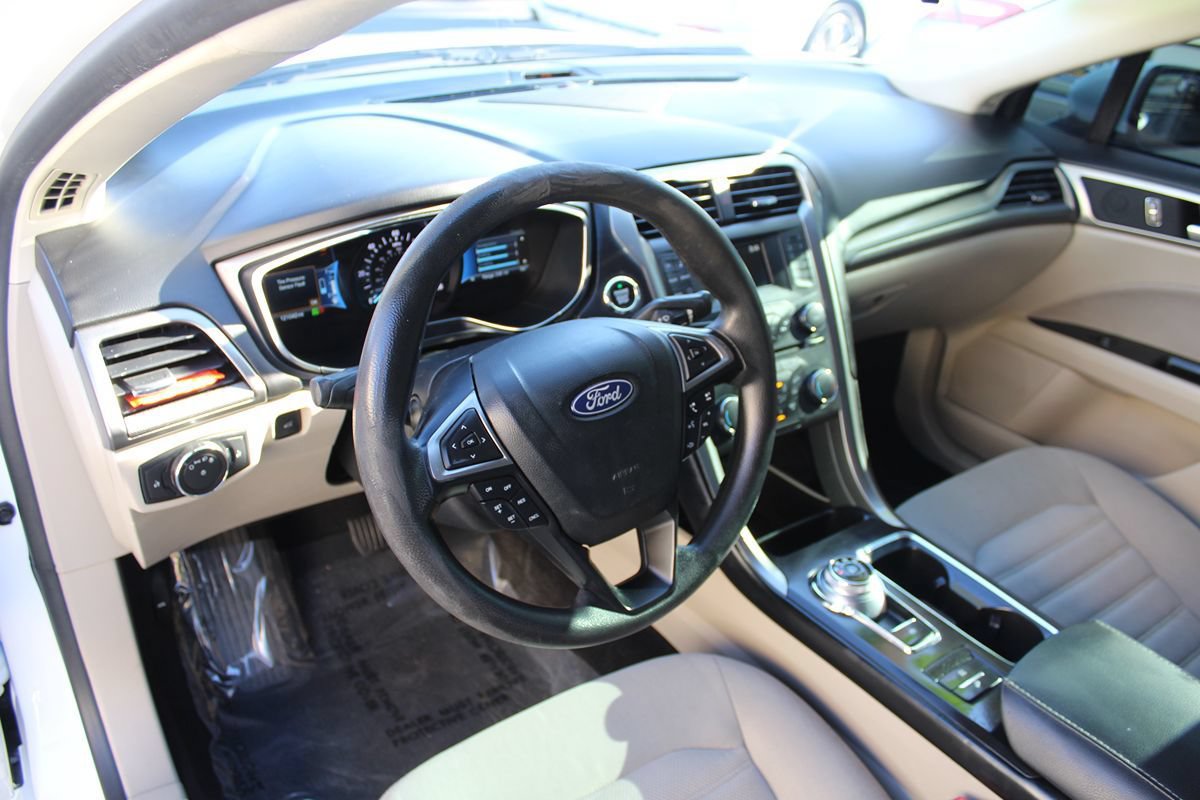 Used 2018 Ford Fusion SE FWD image 15