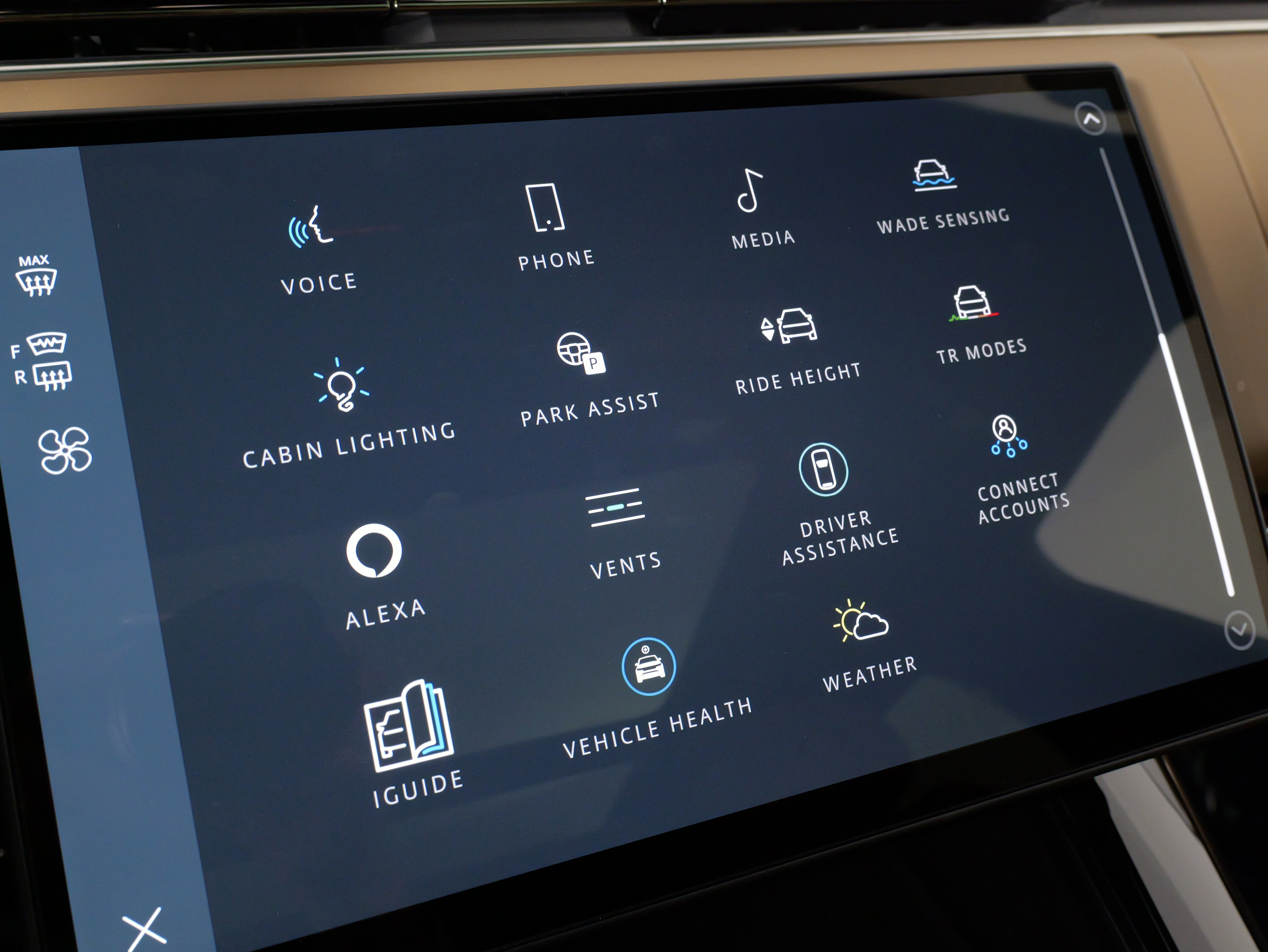 Used 2025 Land Rover Range Rover Sport SE image 54