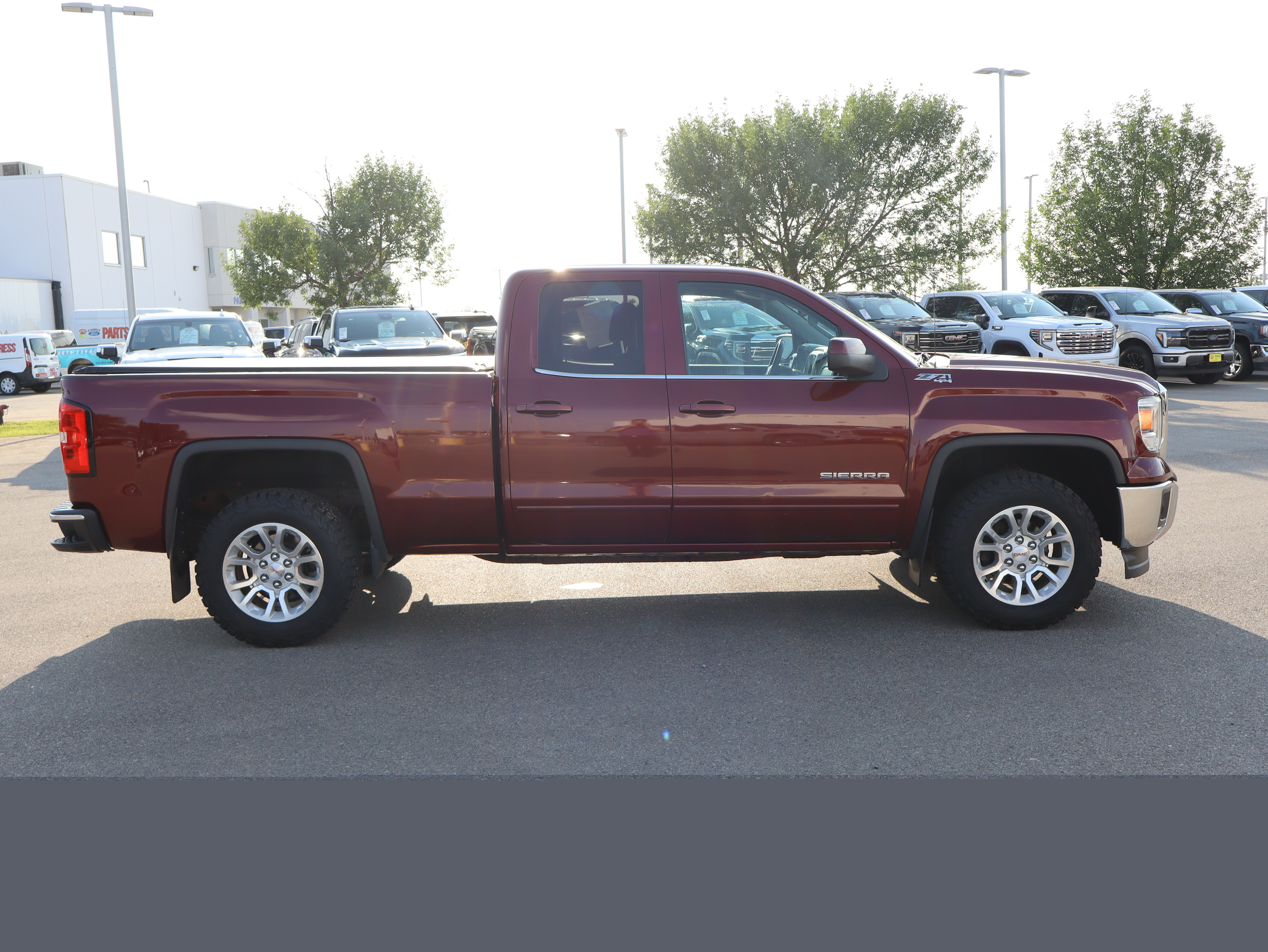 Used 2015 GMC Sierra 1500 SLE w/ SLE Value Package AWD/4WD image 8