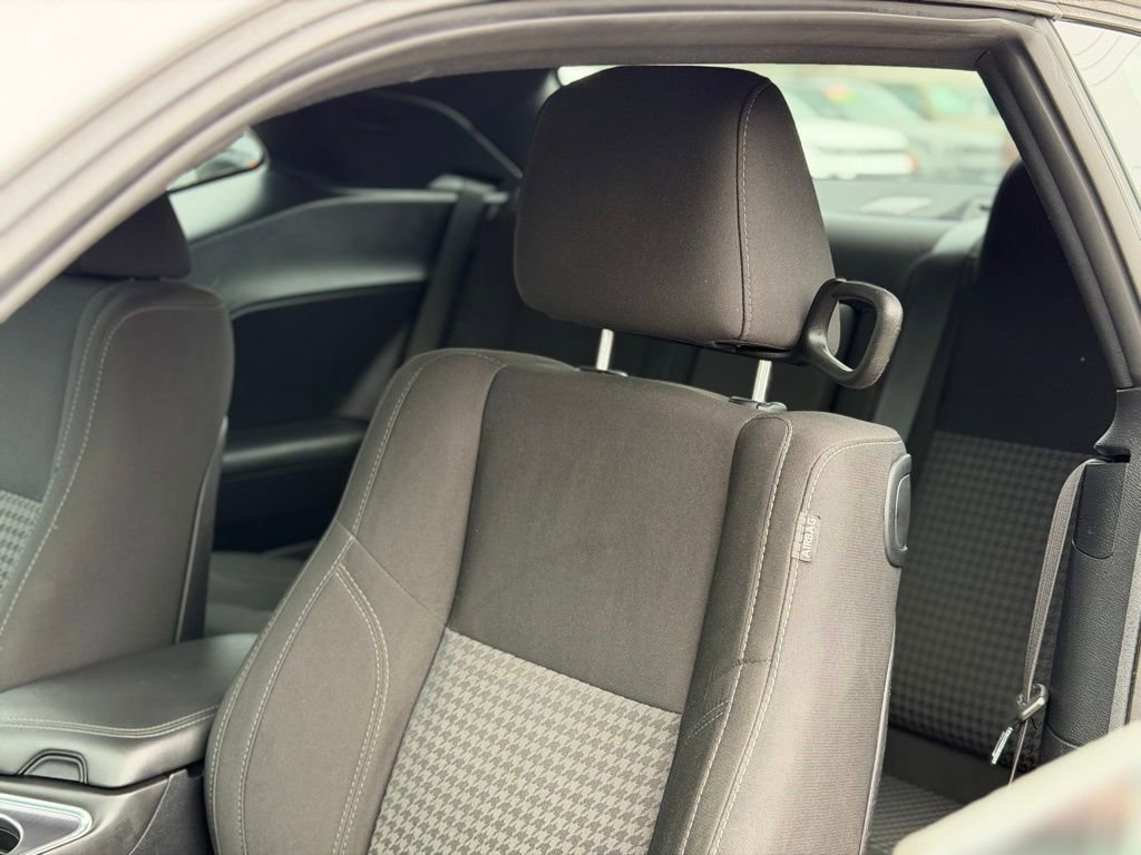 Used 2016 Dodge Challenger SXT image 8