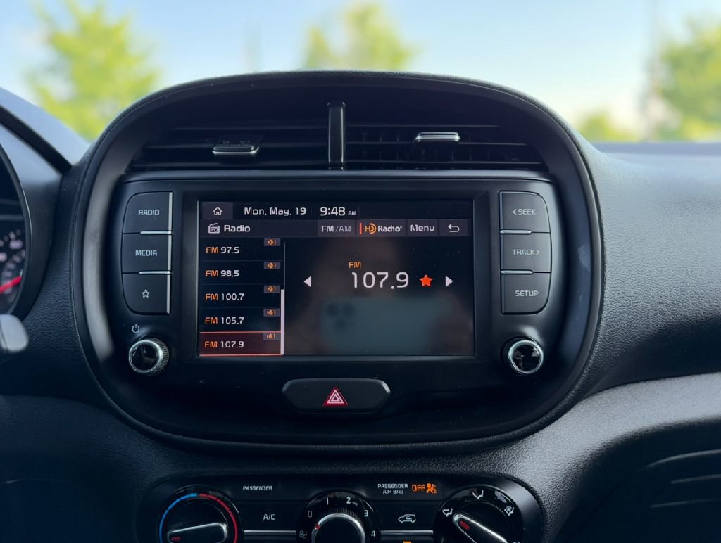 Used 2022 Kia Soul LX image 14