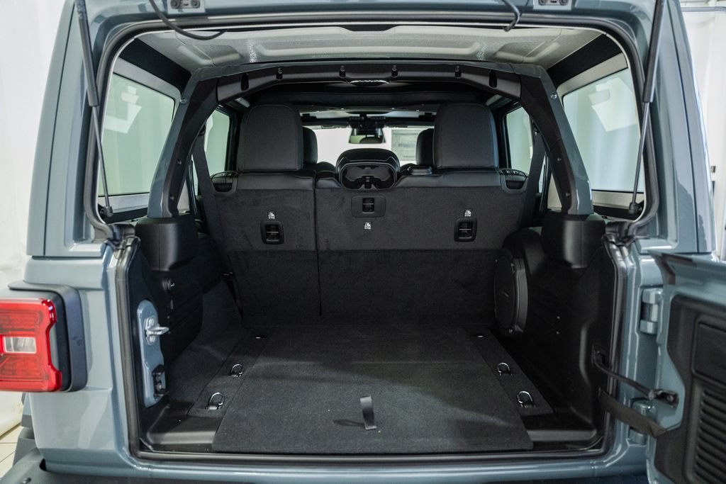New 2026 Jeep Wrangler Unlimited Rubicon AWD/4WD image 8