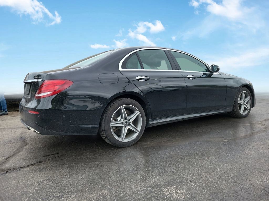 Used 2018 Mercedes-Benz E 400 4MATIC Sedan image 4