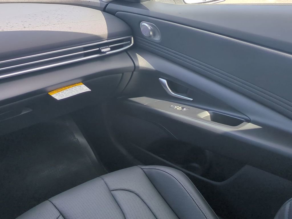 New 2026 Hyundai Elantra Limited image 18