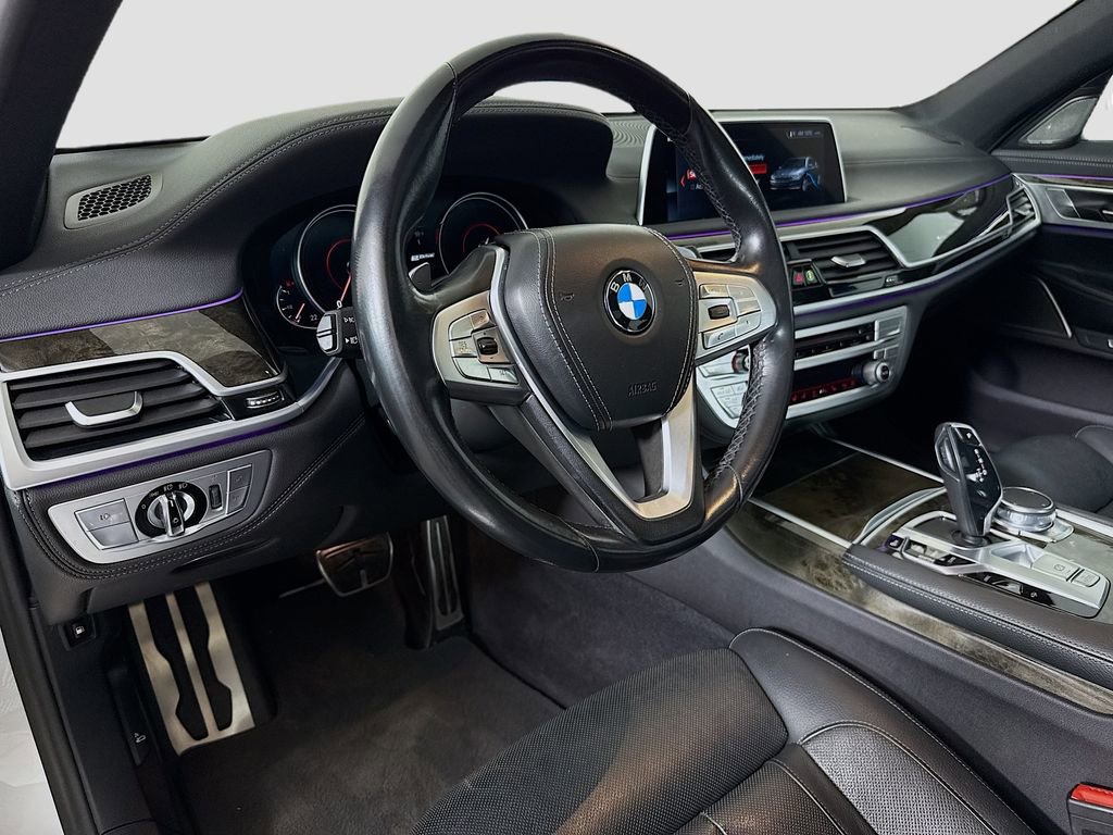 Used 2018 BMW 740e xDrive image 9