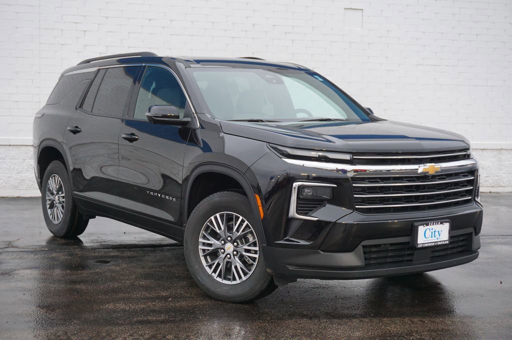 Used 2025 Chevrolet Traverse LT w/ Driver Confidence Package FWD image 3