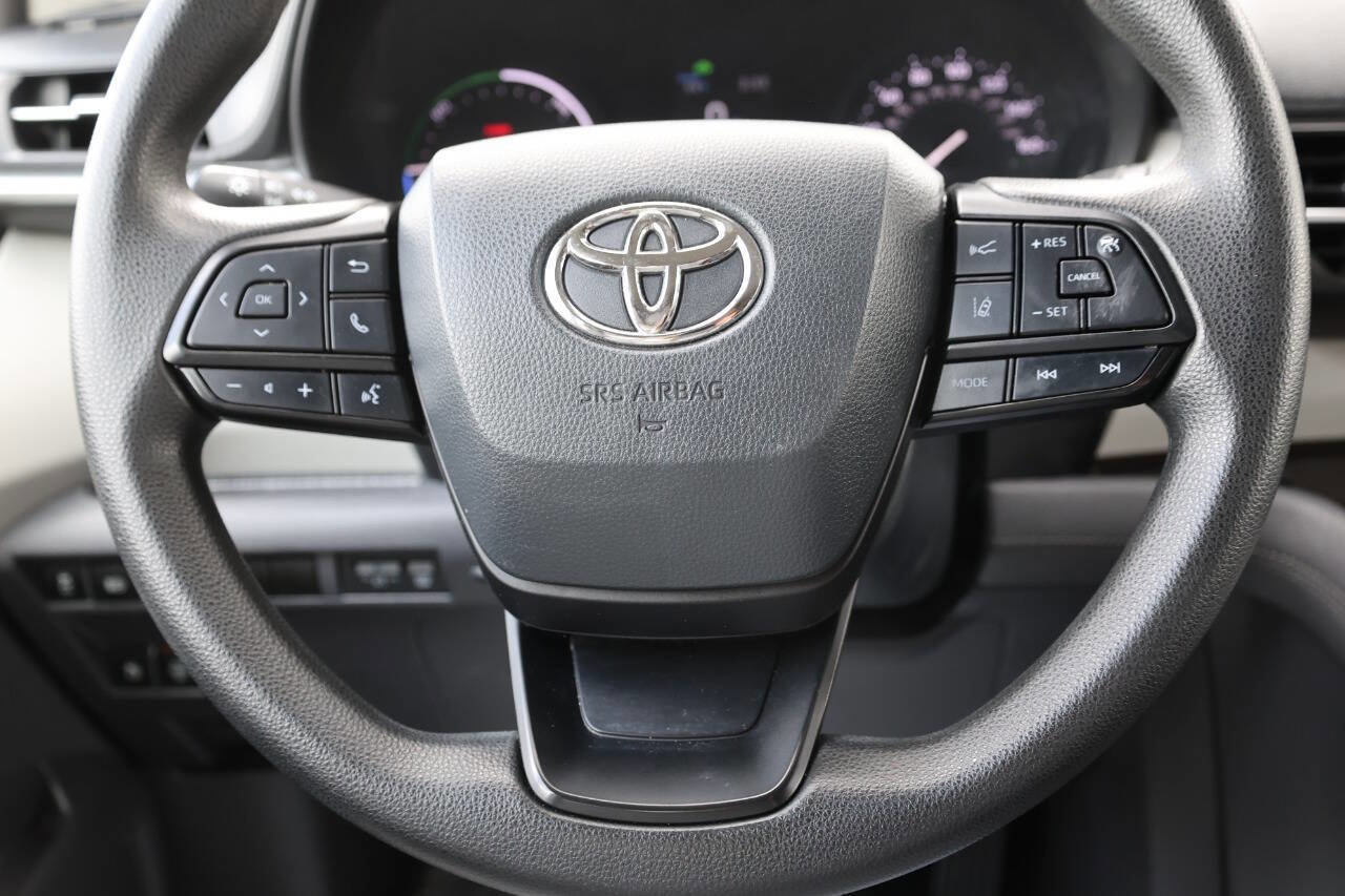 Used 2023 Toyota Sienna LE FWD image 19