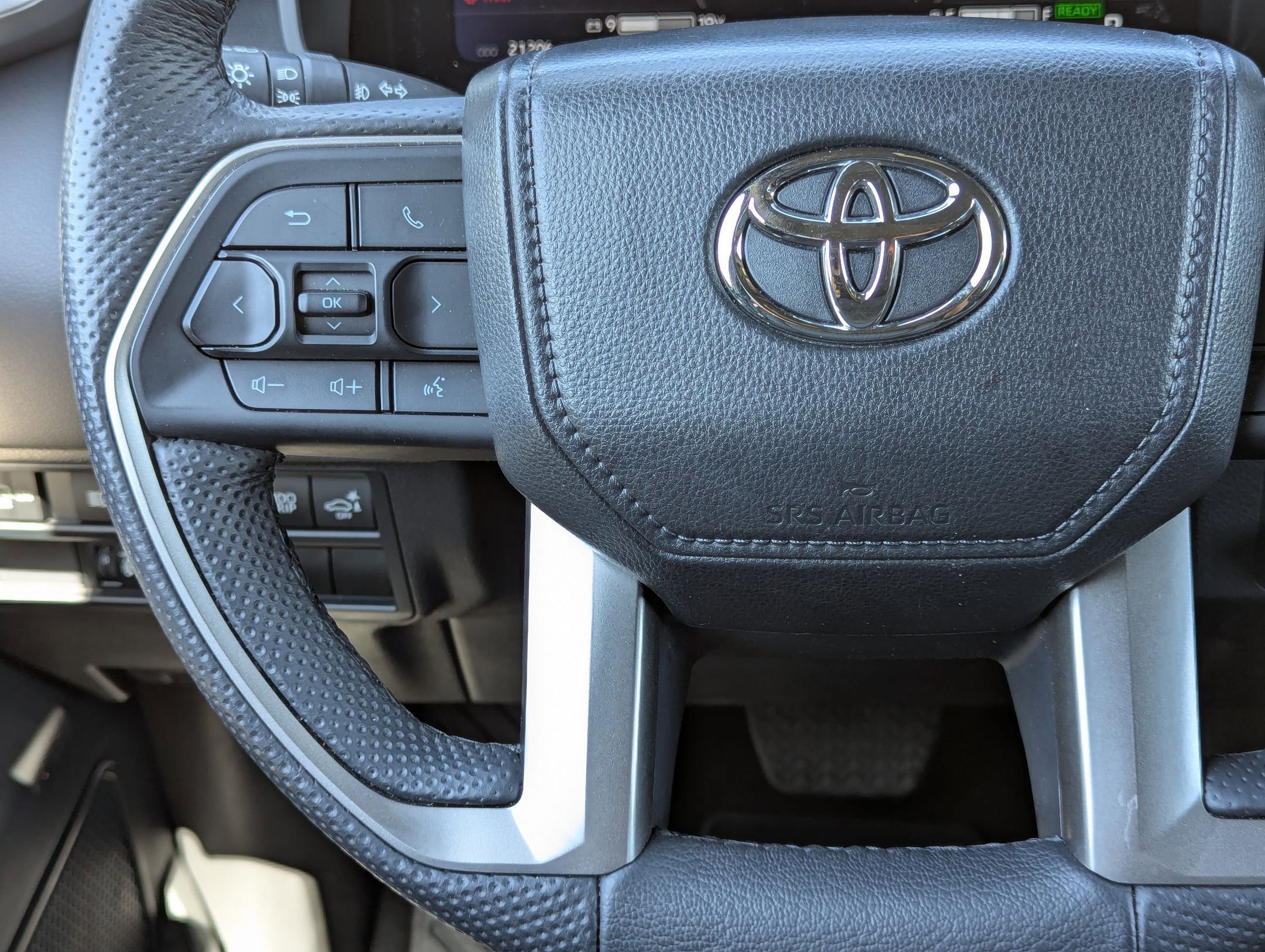 Used 2025 Toyota Sequoia SR5 w/ SR5 Premium Package AWD/4WD image 21