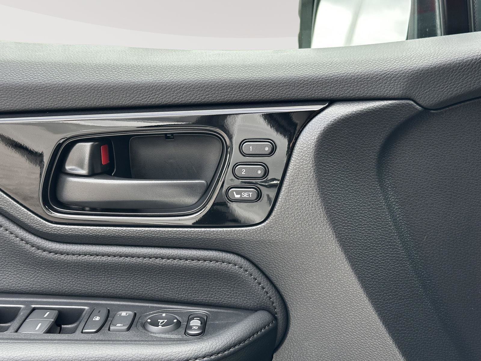 Certified 2025 Honda Odyssey Touring image 30