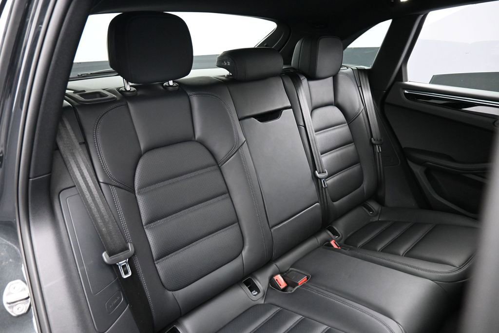 Certified 2026 Porsche Macan AWD/4WD image 26