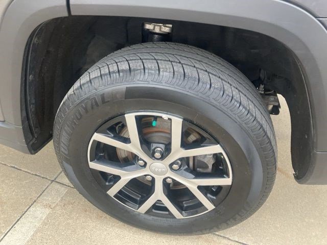 Certified 2024 Jeep Grand Cherokee L Limited w/ Luxury Tech Group II image 27