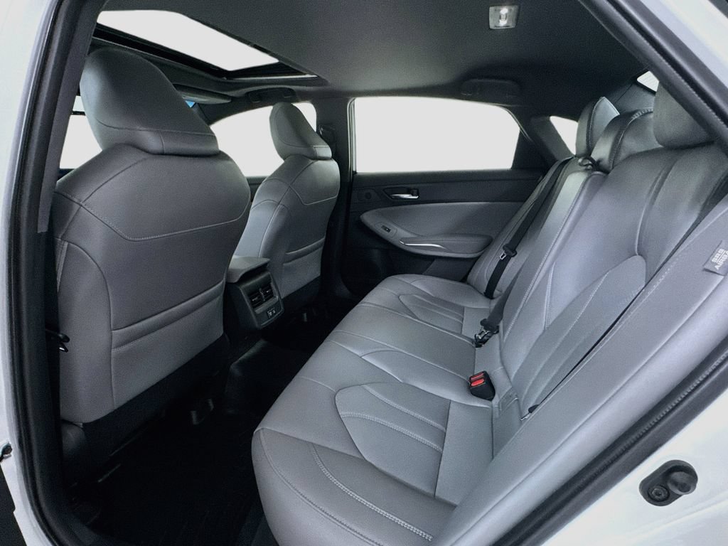 Used 2022 Toyota Avalon XLE w/ Moonroof Package FWD image 24