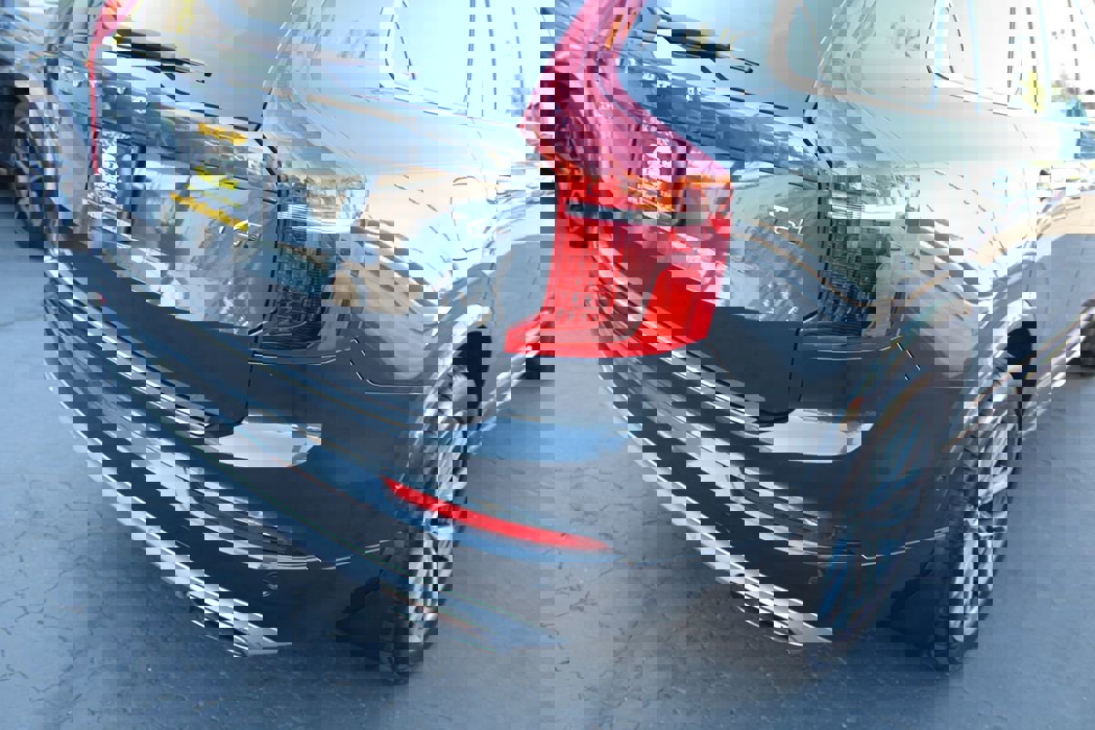 Used 2017 Volvo XC90 T6 Momentum w/ Vision Package image 18