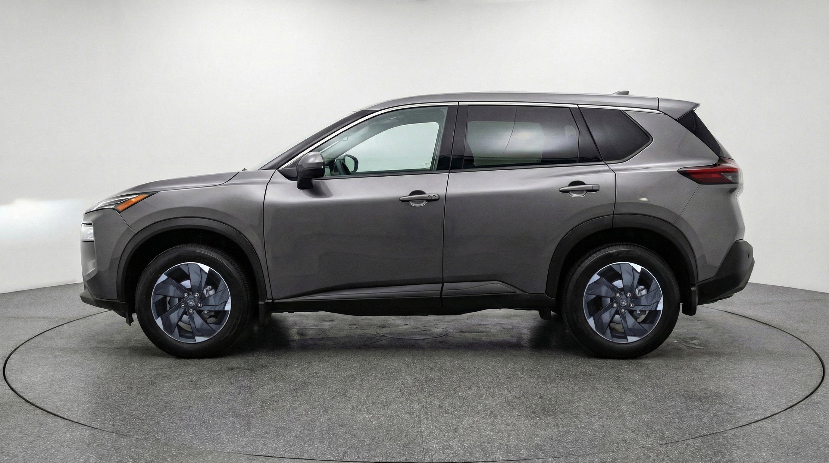 Used 2025 Nissan Rogue SV image 5