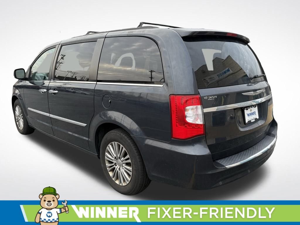 Used 2014 Chrysler Town & Country Touring-L w/ Driver Convenience Group image 7