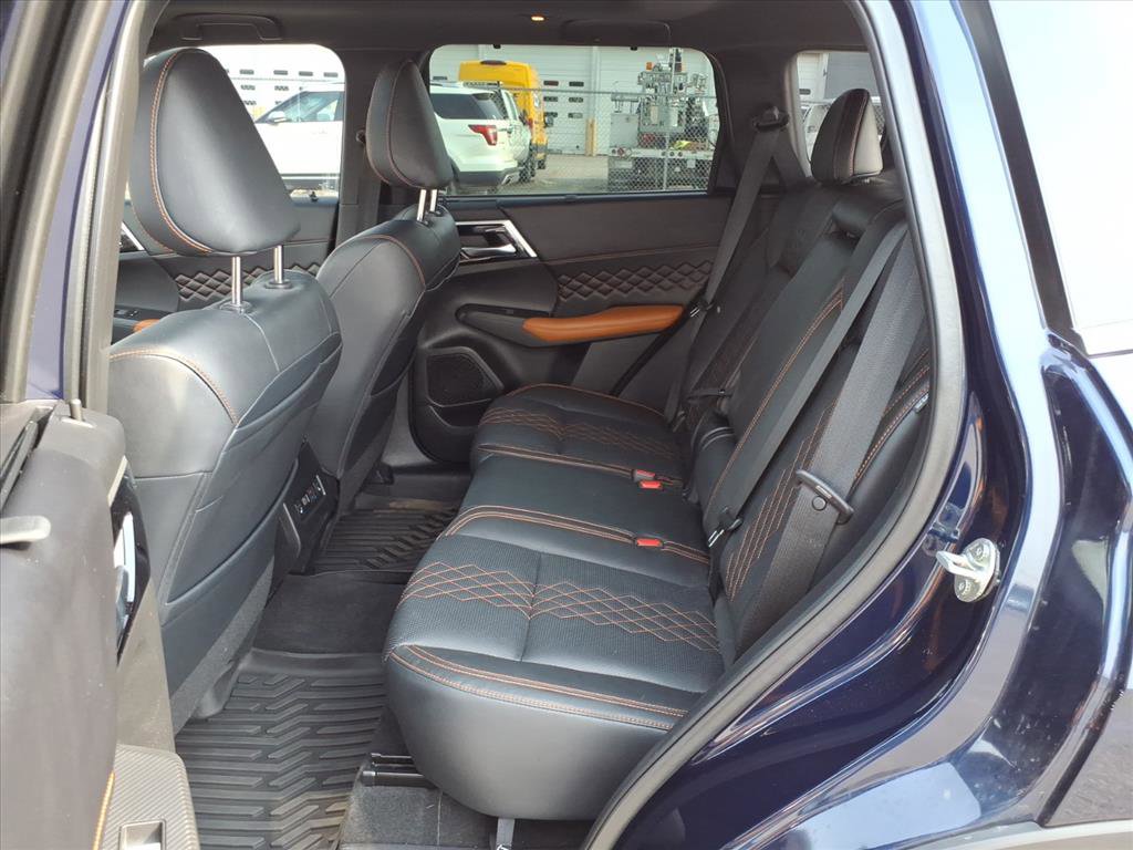 Used 2022 Mitsubishi Outlander SEL image 12