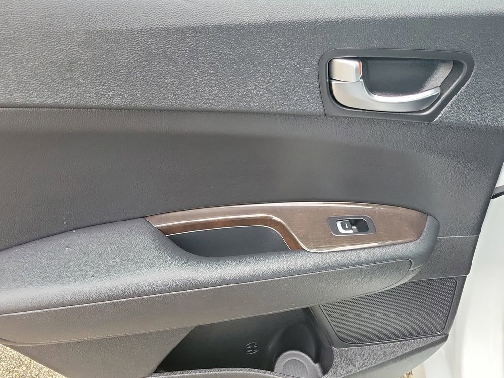 Used 2018 Kia Optima EX image 12