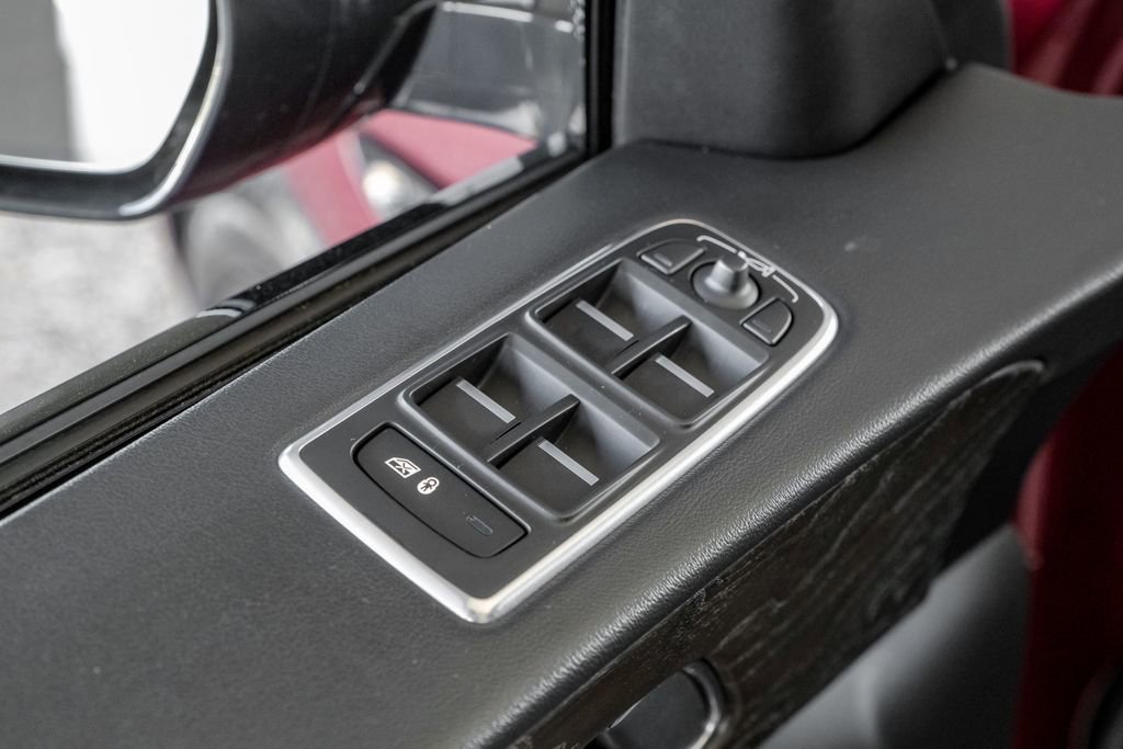 Used 2017 Jaguar F-PACE S image 51