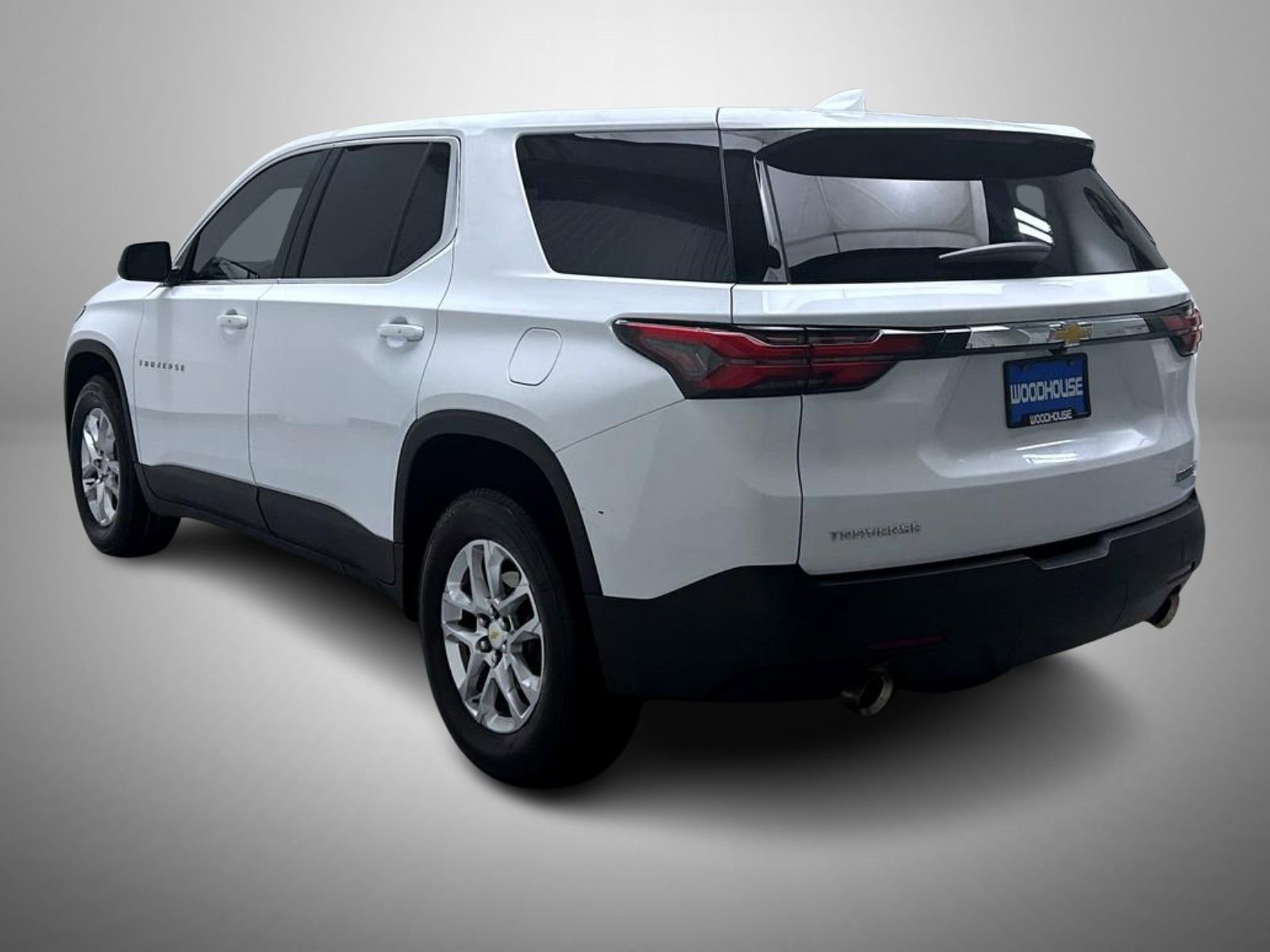 Used 2023 Chevrolet Traverse LS image 7