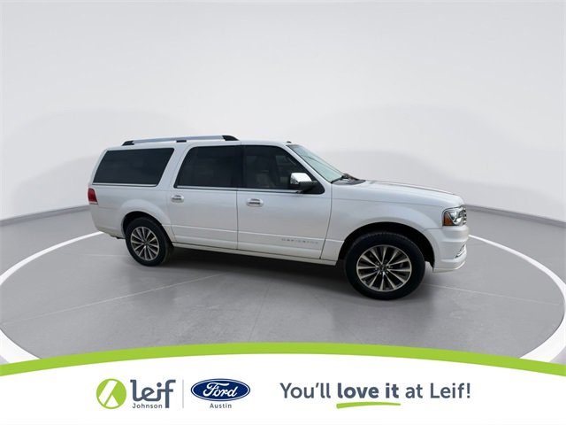 Used 2017 Lincoln Navigator L Select image 13