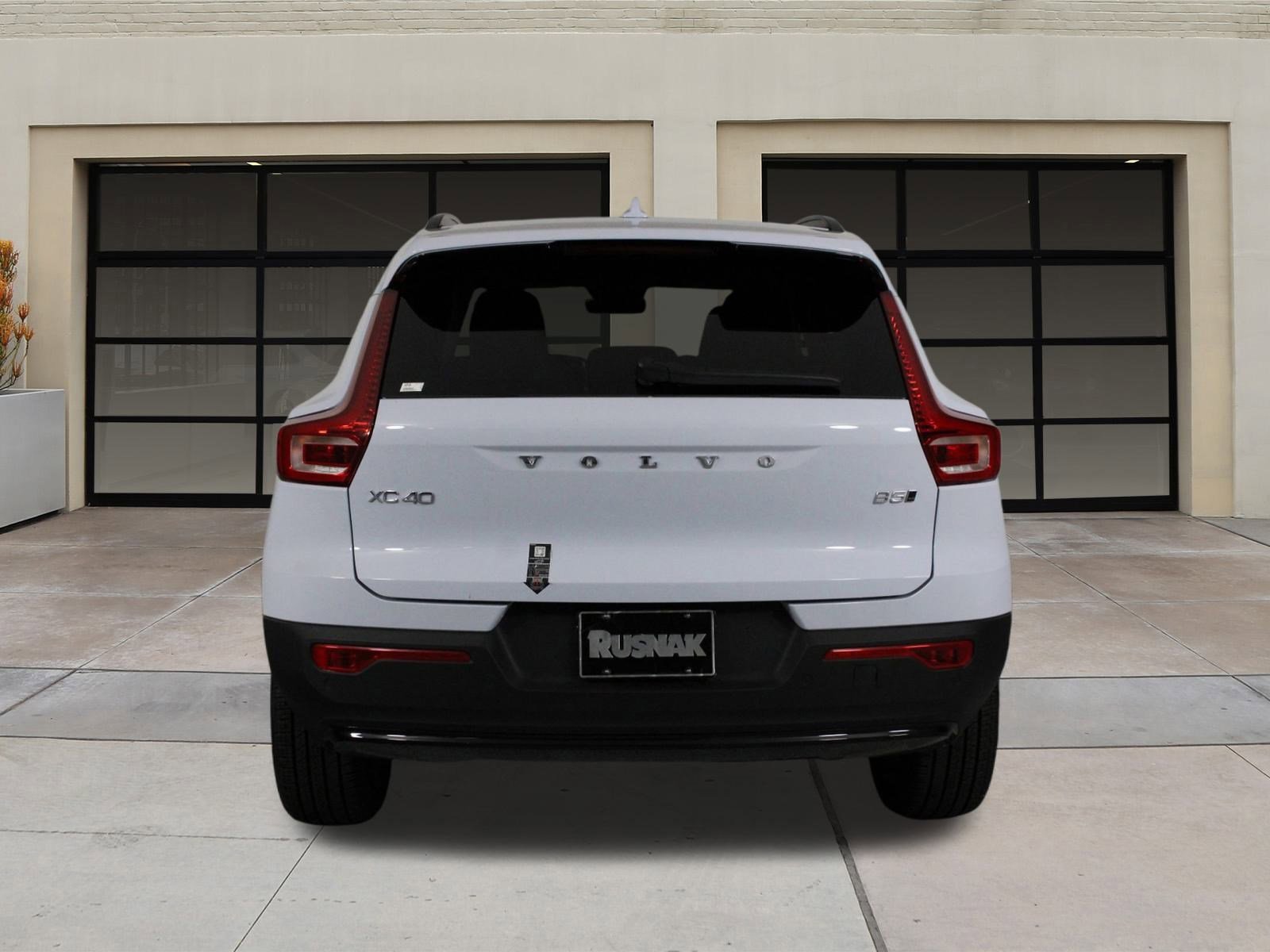 New 2025 Volvo XC40 B5 Plus w/ Climate Package image 4