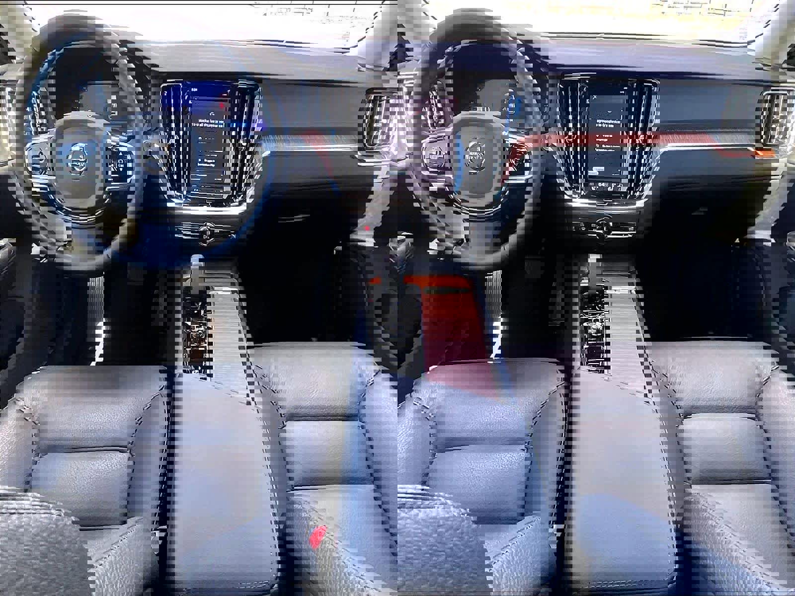 Used 2025 Volvo V60 B5 Cross Country Plus image 18