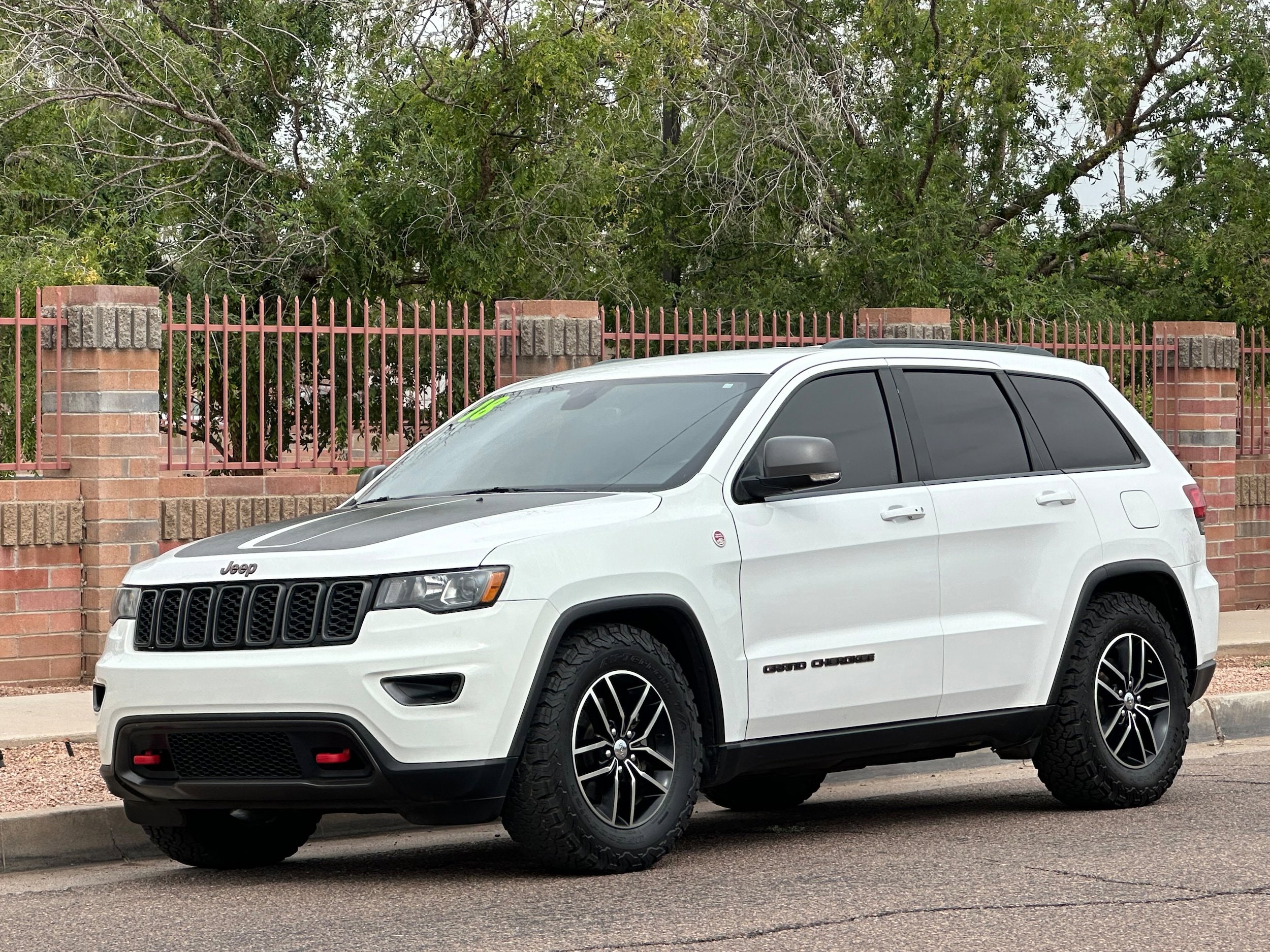 Used 2018 Jeep Grand Cherokee Trailhawk AWD/4WD image 1