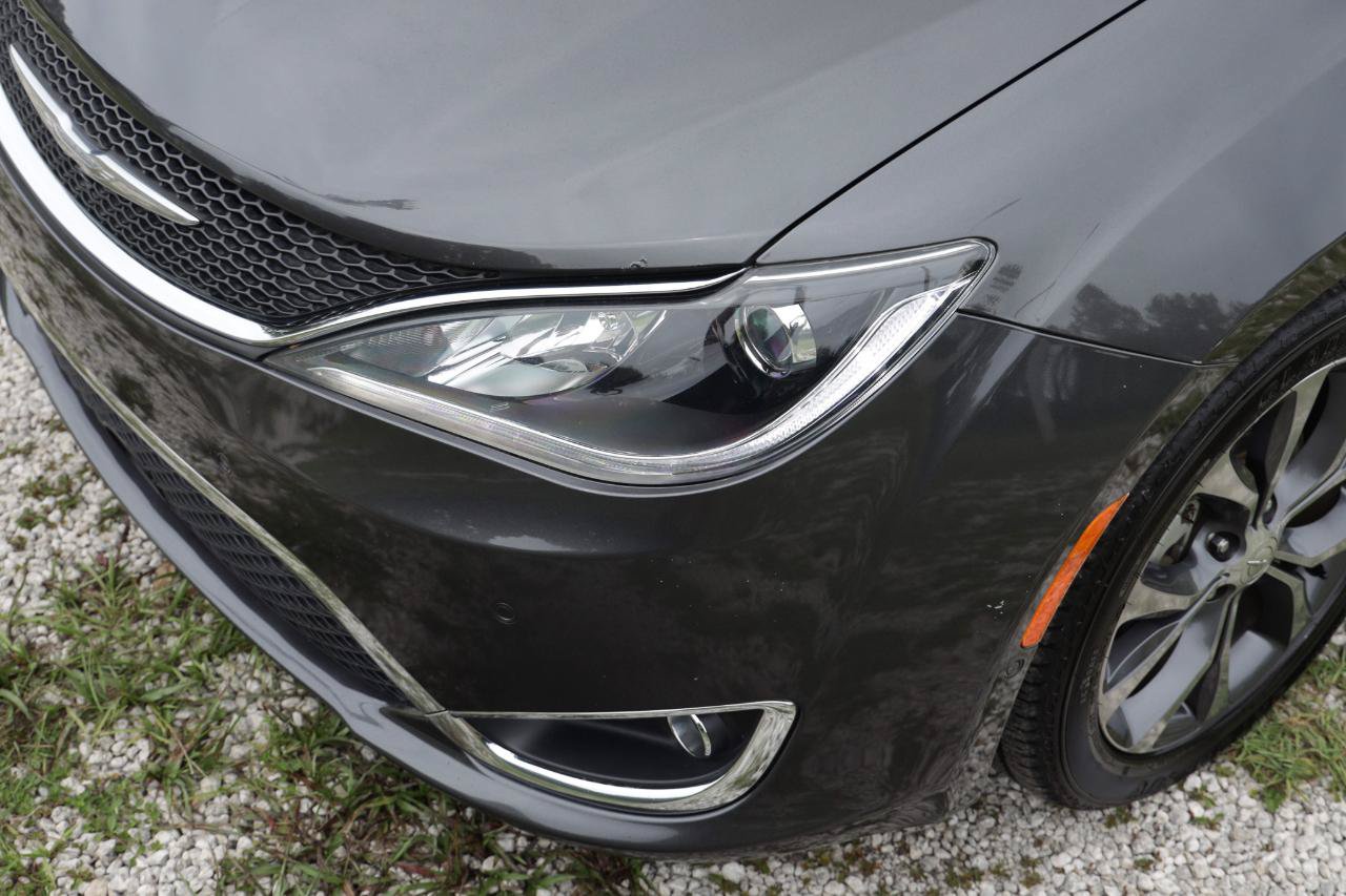 Used 2017 Chrysler Pacifica Limited w/ Advanced Safetytec Group FWD image 29