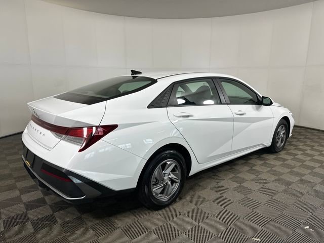 Certified 2025 Hyundai Elantra SE image 3