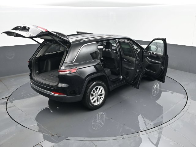 Used 2023 Jeep Grand Cherokee Laredo w/ Luxury Tech Group I AWD/4WD image 26