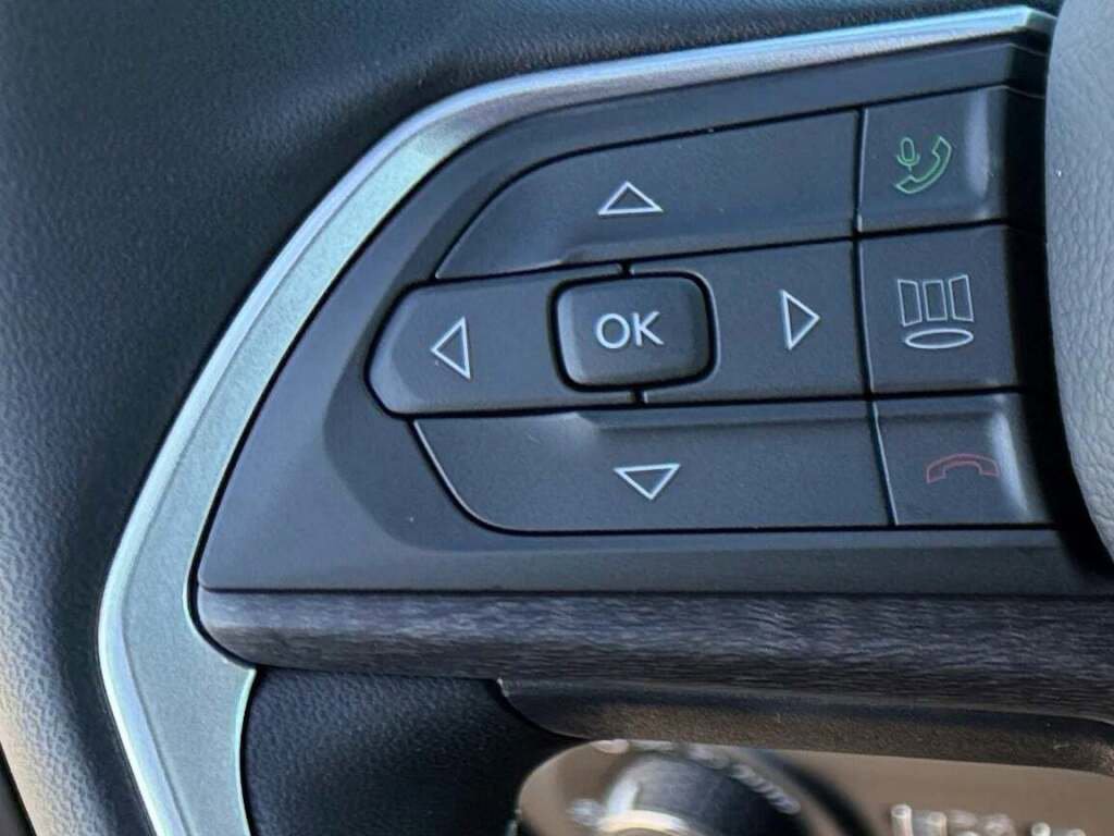 New 2026 Jeep Grand Cherokee Altitude image 32