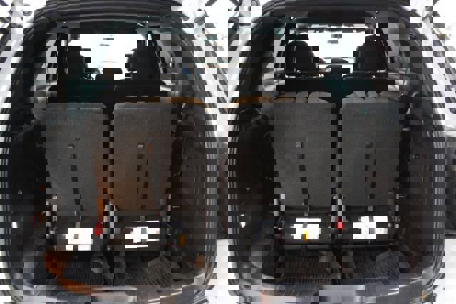 Used 2017 Ford Explorer XLT image 23