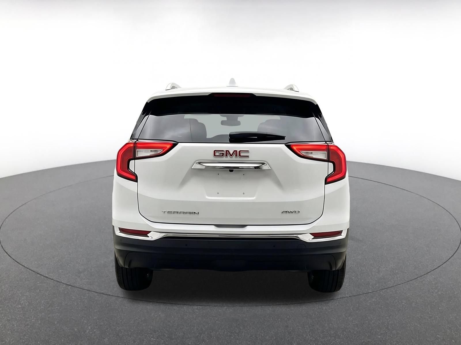 Used 2024 GMC Terrain SLT AWD/4WD image 7