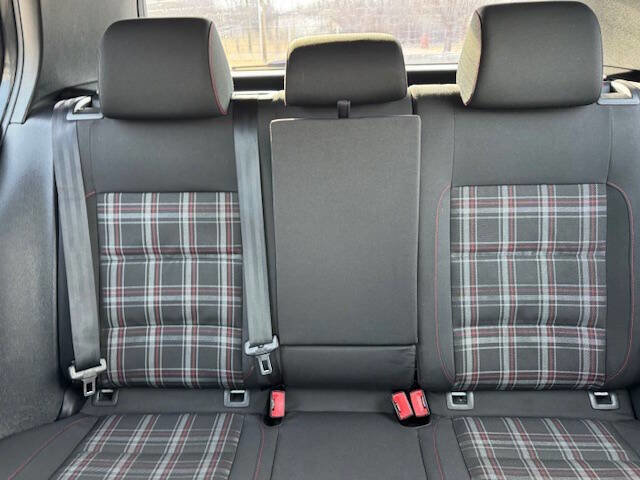 Used 2011 Volkswagen Golf 4-Door image 41