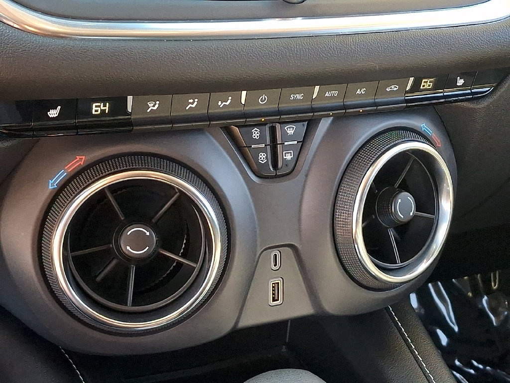 Used 2025 Chevrolet Blazer LT FWD image 15
