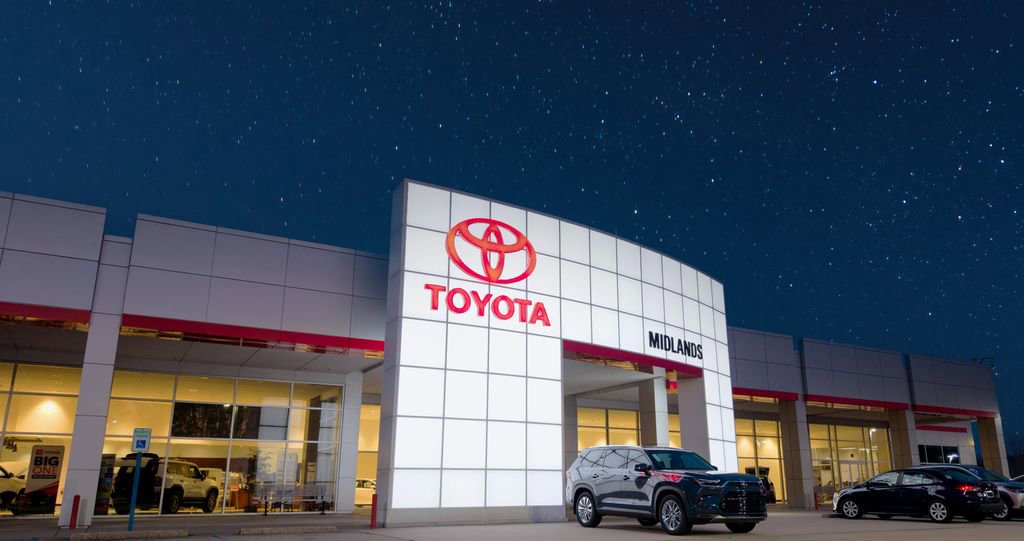 Used 2024 Toyota Camry SE FWD image 8