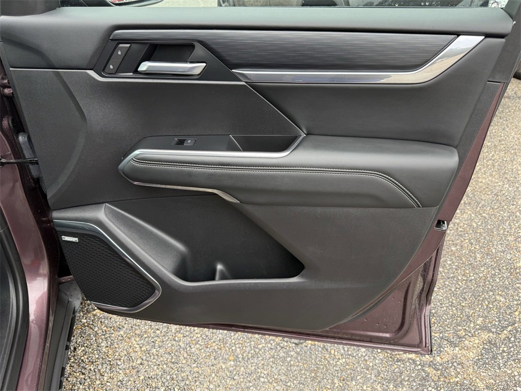 Used 2025 GMC Acadia Elevation image 41