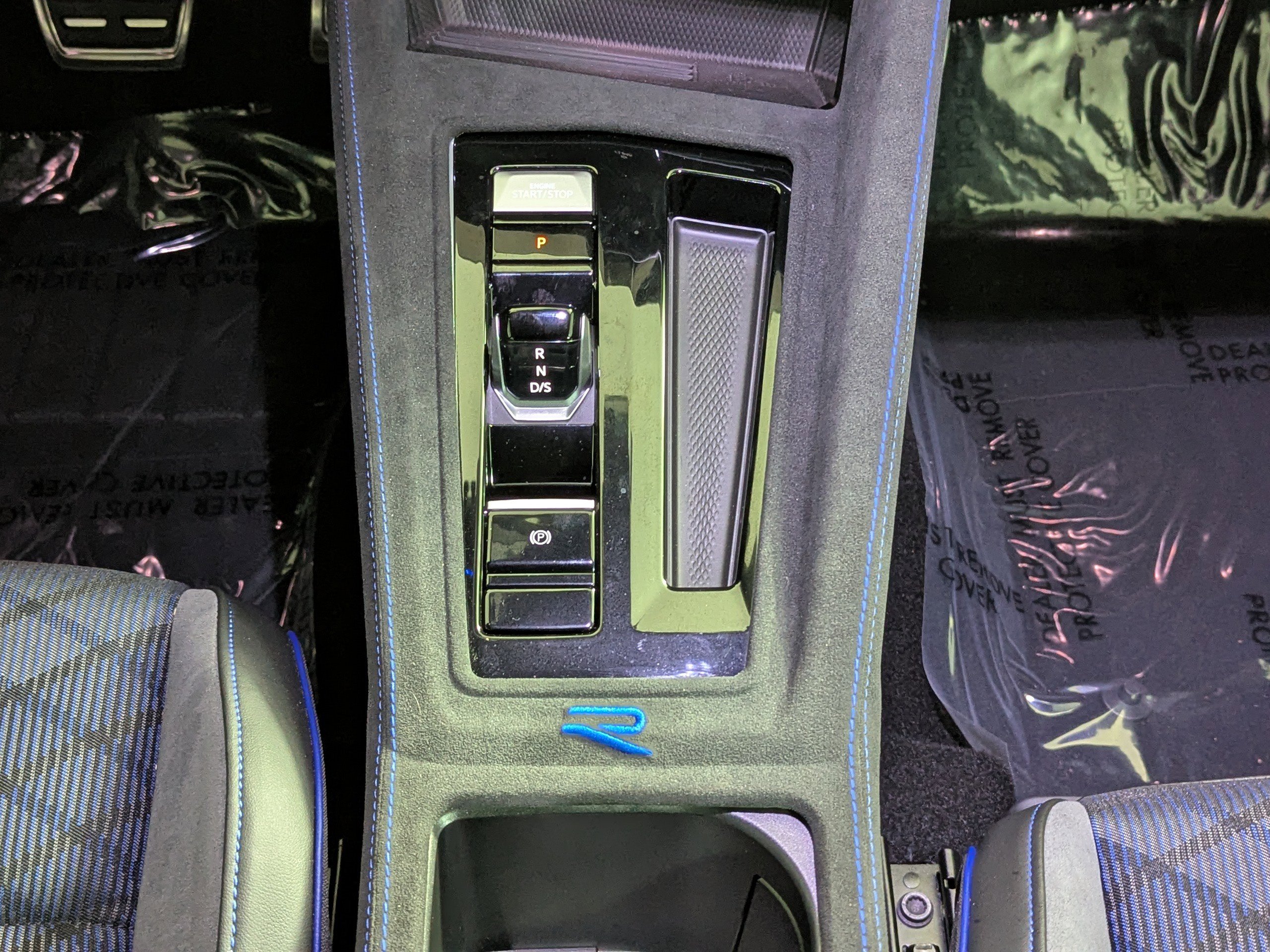 Used 2025 Volkswagen Golf R Black Edition image 17