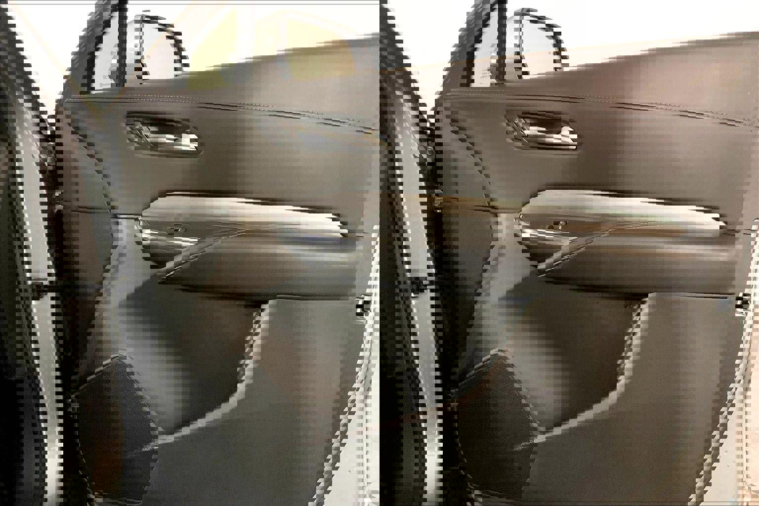 Used 2024 Cadillac XT4 Premium Luxury image 25