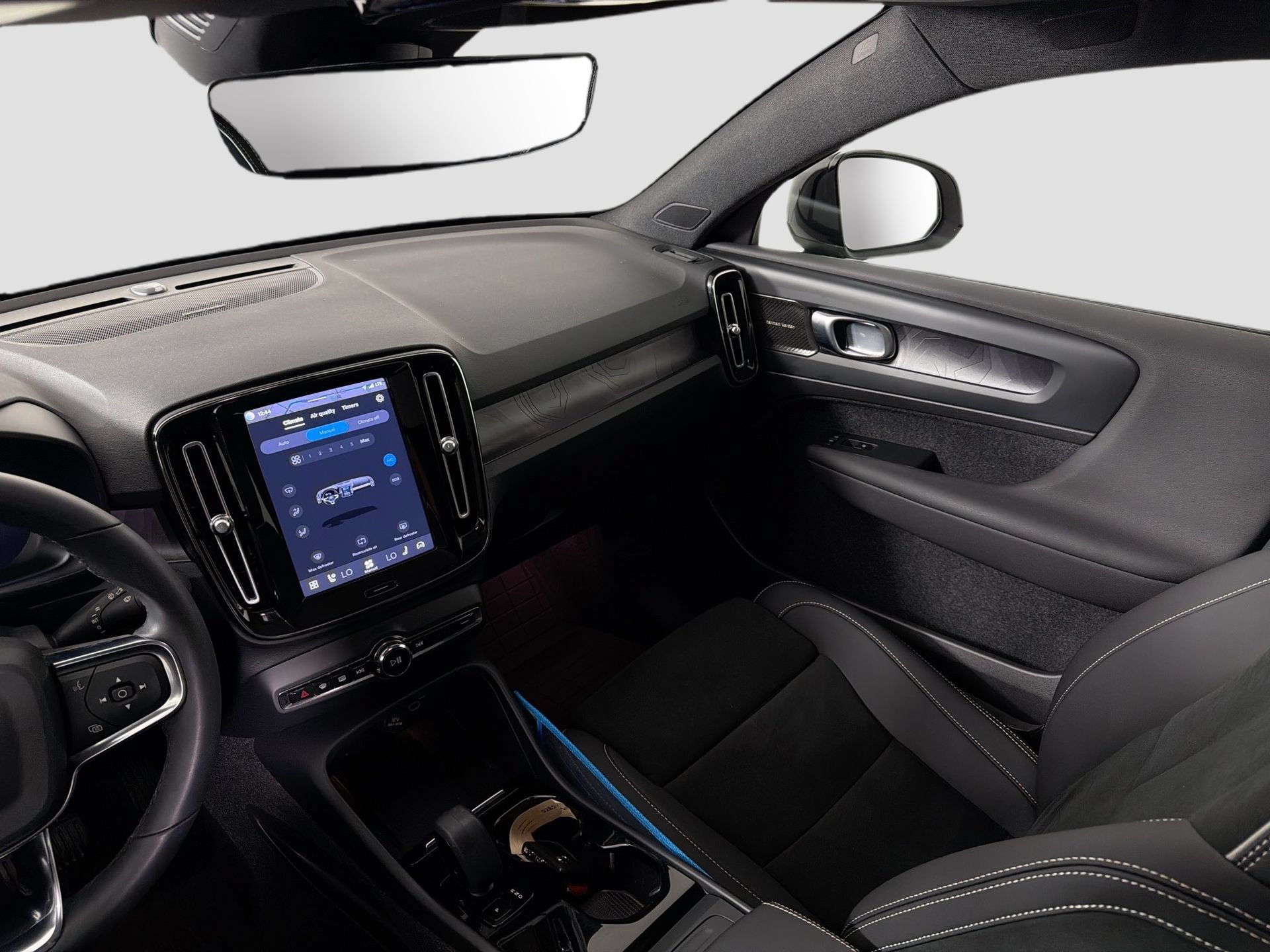 Certified 2023 Volvo C40 P8 Recharge Ultimate w/ Protection Package Premier AWD/4WD image 24
