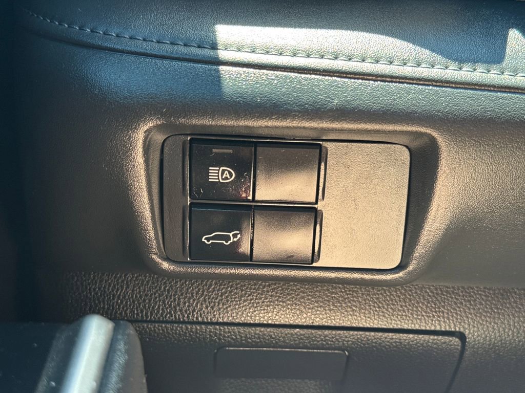 Used 2022 Toyota Highlander XLE AWD/4WD image 36