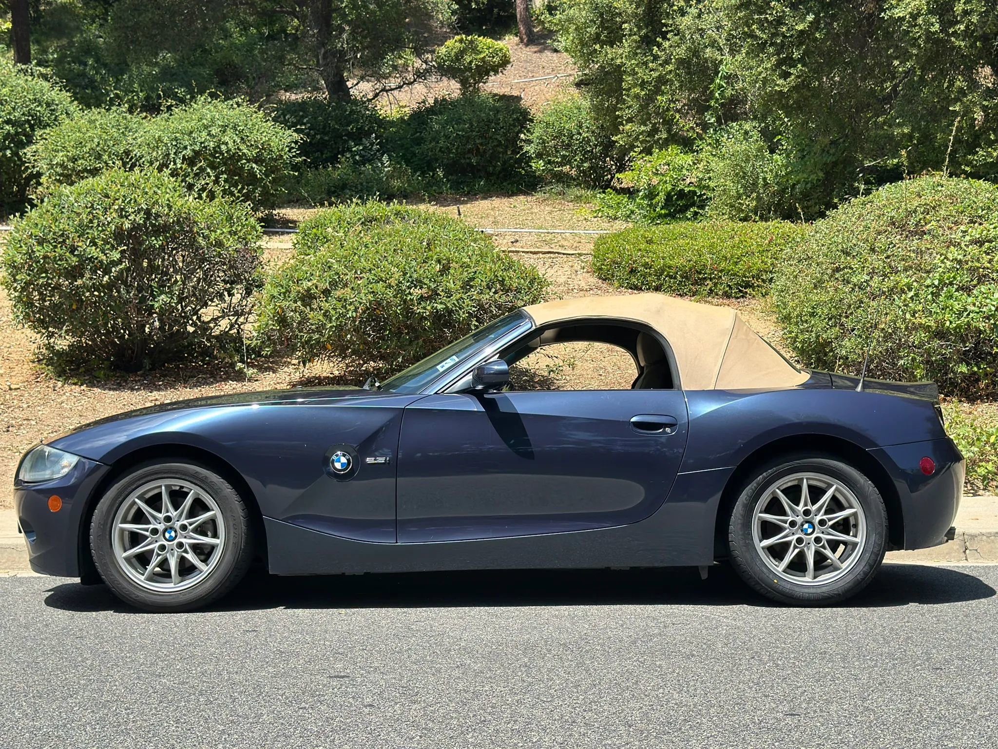 Used 2005 BMW Z4 2.5i RWD image 15
