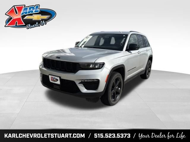 Used 2023 Jeep Grand Cherokee Limited w/ Black Appearance Package AWD/4WD image 1