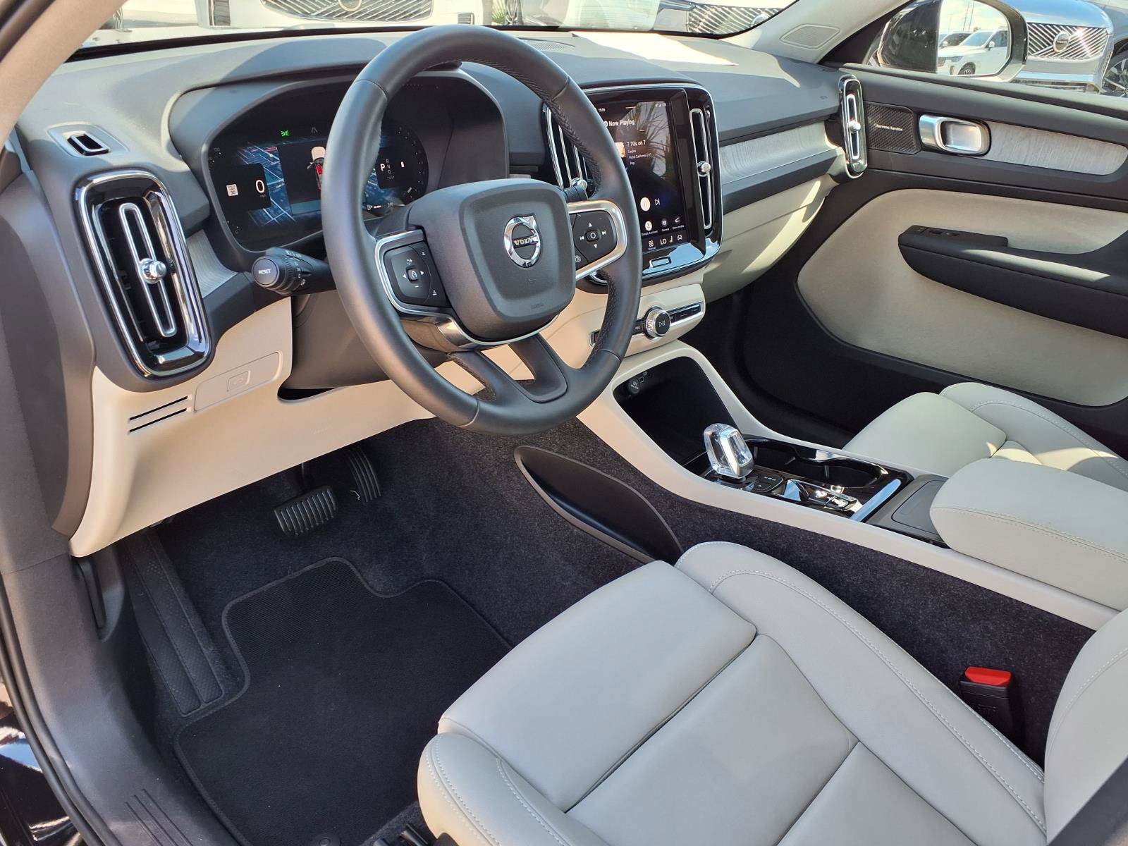 Certified 2025 Volvo XC40 B5 Ultra AWD/4WD image 20