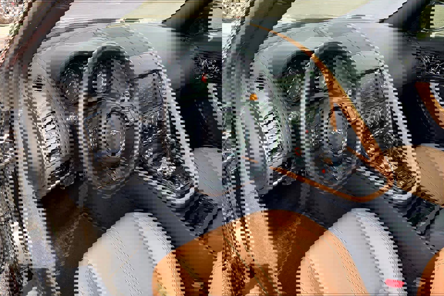 Used 2015 Jaguar F-TYPE S image 17