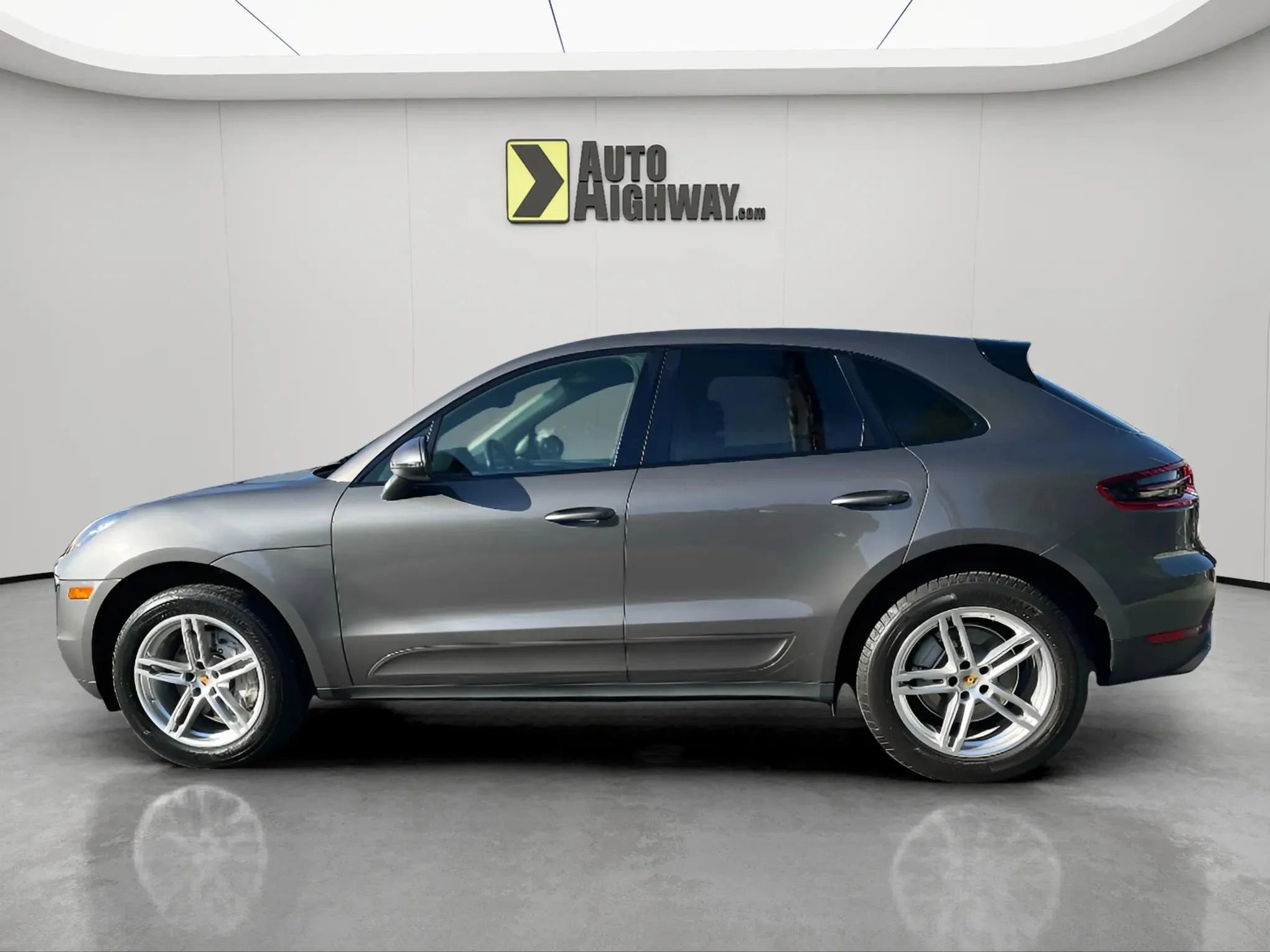 Used 2016 Porsche Macan S image 8